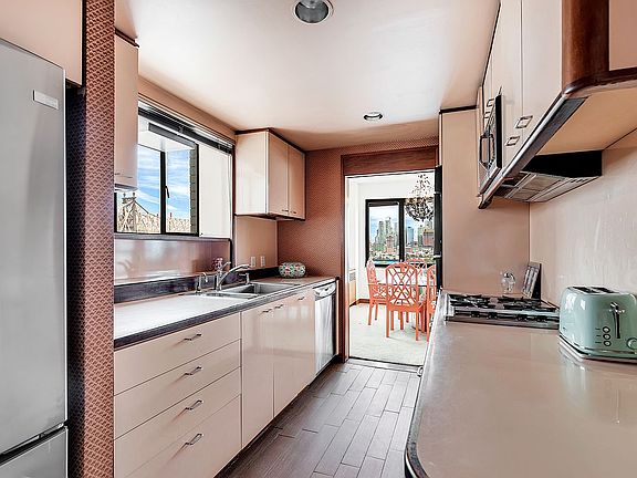 3rd image of 45 Sutton Pl S APT 10K