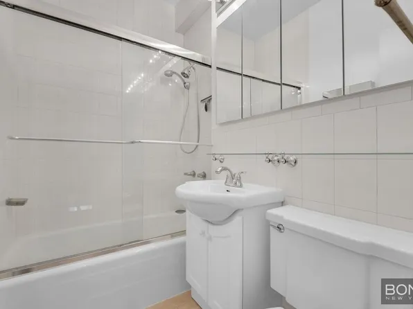 360 East 72nd Street image 5 of 5