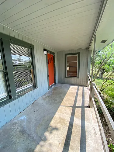 828 Burleson St Photo 1