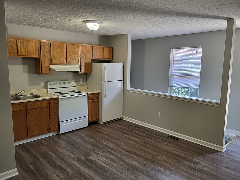 424 Jason Dr — Photo 3