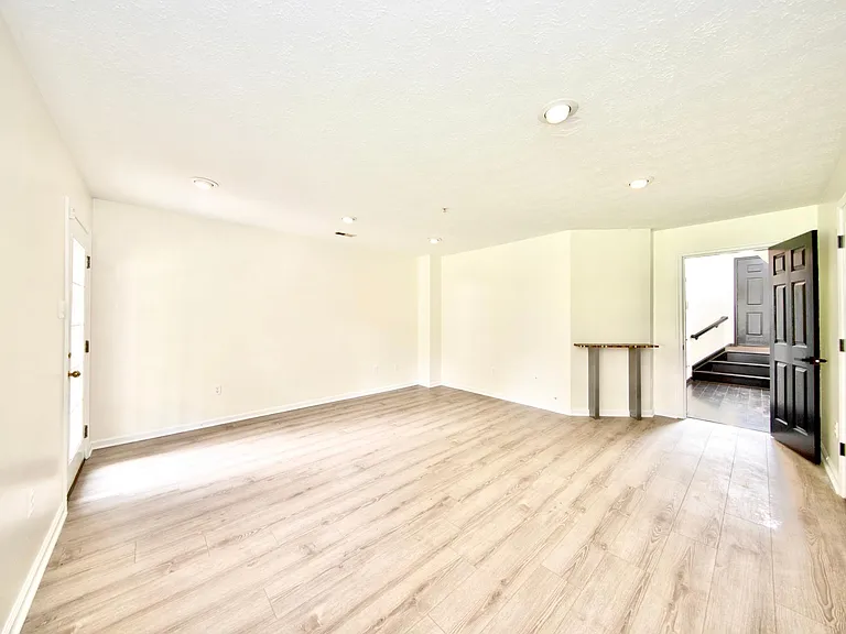 130 Spencer Cir — Photo 31