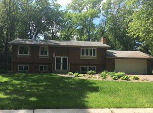 25725 Valleywood Ln, Shorewood, MN 55331