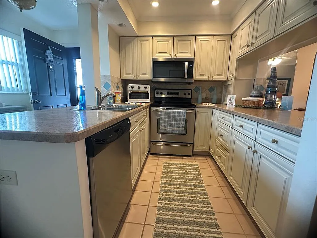 2 bed, 2.0 bath, 1086 sqft, $1,995 — Photo 3