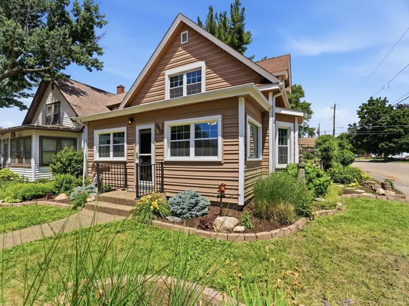 940 Jones St, Bettendorf, IA 52722