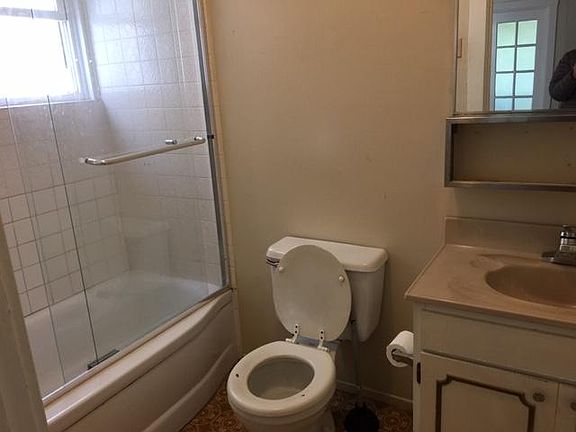 4th image of 1725 Lincoln Way #201