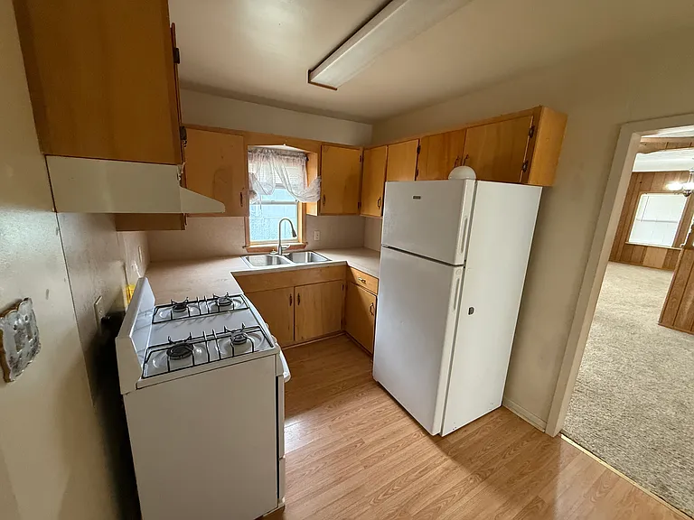 310 E Rachal St — Photo 7