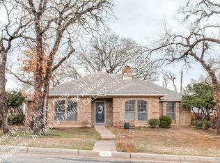 101 NE Brushy Mound Rd, Burleson, TX 76028