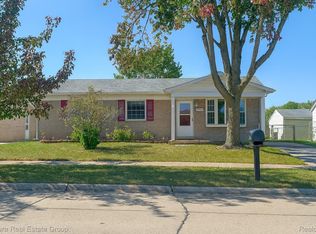 29573 Gregg Dr, Roseville, MI 48066