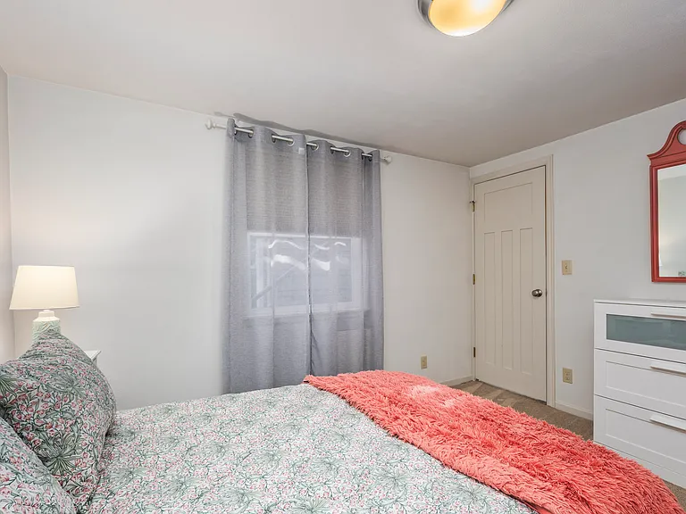 13736 Riviera Pl NE #B — Photo 22