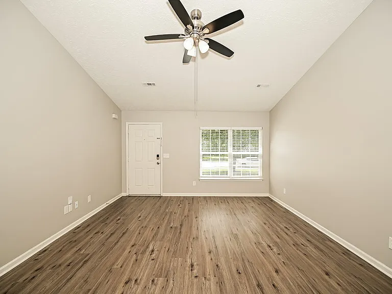 4002 Deer Run Trce — Photo 4