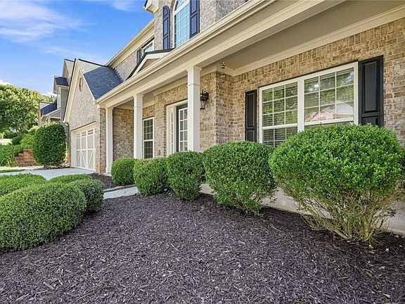 2nd image of 2585 Lansing Ln