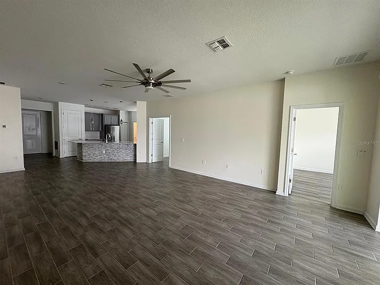 2710 Slash Way — Photo 4