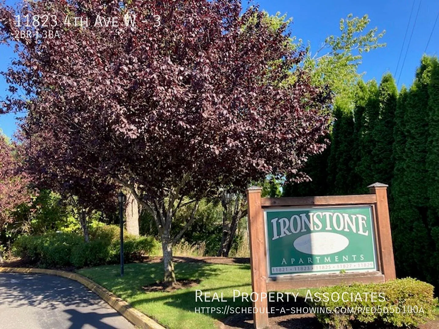 Spacious Townhome In South Everett * $500 Off 1st Full Months Rent — Photo 2