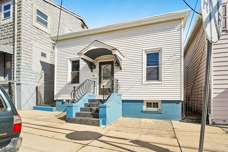 1st image of 78 Holmes St