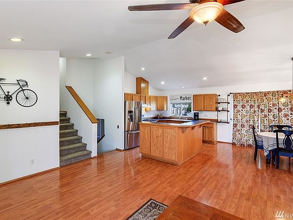 3rd image of 20219 Valmore Ave NE