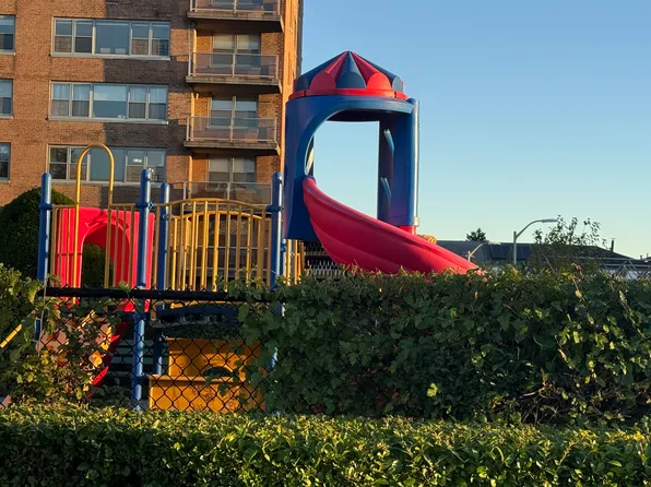 61-20 Grand Central Parkway image 19 of 22