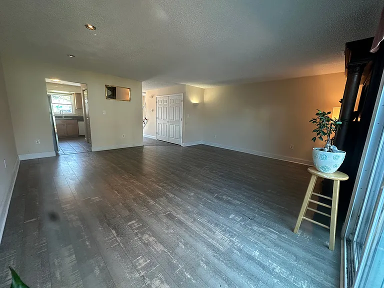 914 C Ave — Photo 8
