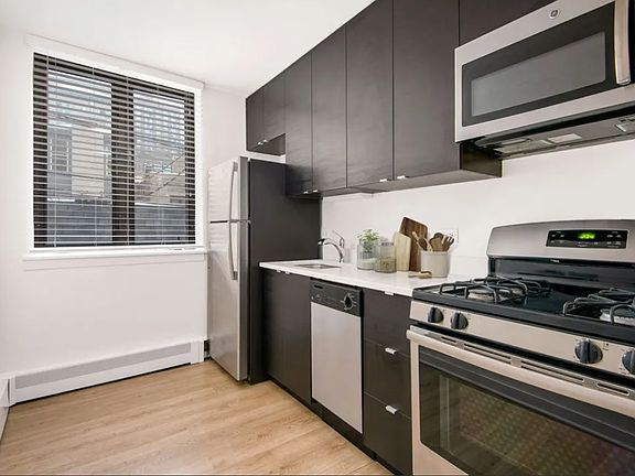 5th image of 1239 N State Pkwy #406