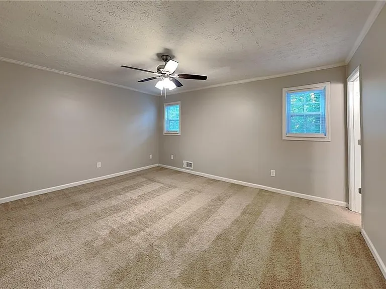 2426 Emberwood Ct NW — Photo 6
