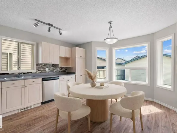 894 McAllister Cres SW, Edmonton, AB T6W 1K5