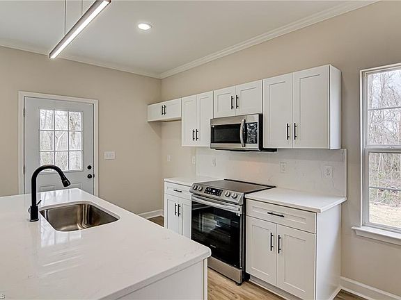 4th image of 1211 Lombardy St