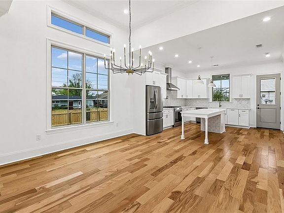 5th image of 4601 Pineda St