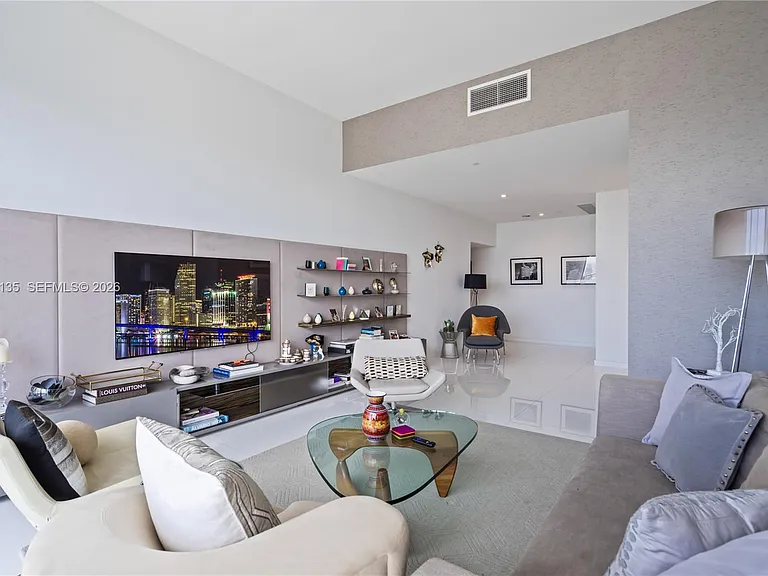 88 SW 7th St #4203 — Photo 7