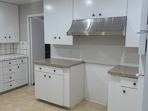 3rd image of 5529 Dana Ave