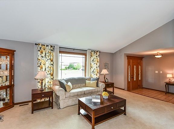 3rd image of 8955 178th St