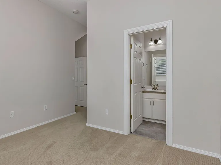 4745 SW 2nd Ave — Photo 22