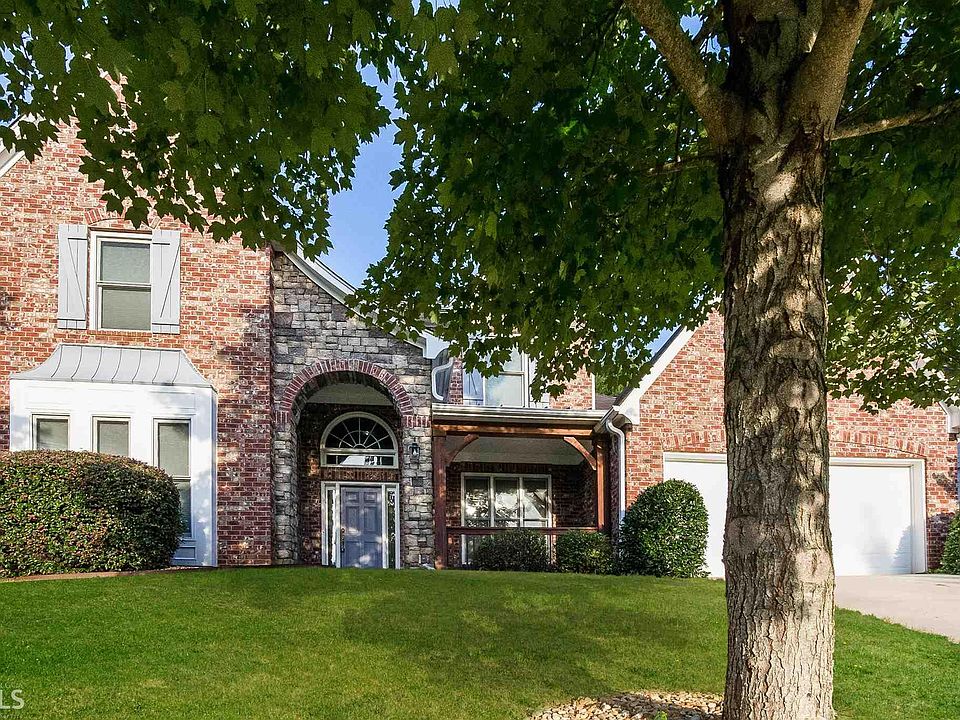 1st image of 466 Lake Forest Dr