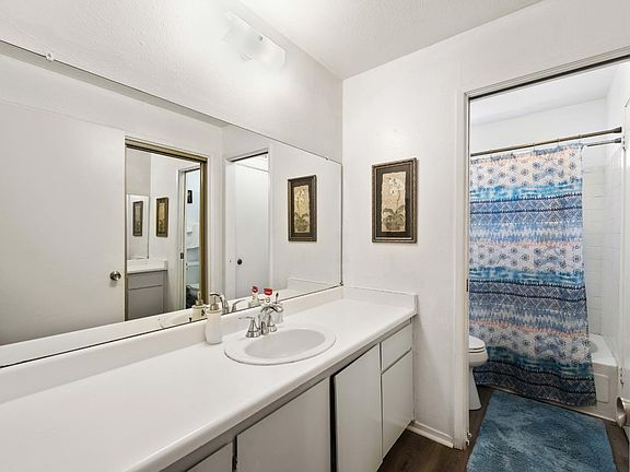 3rd image of 8252 Center Pkwy #82