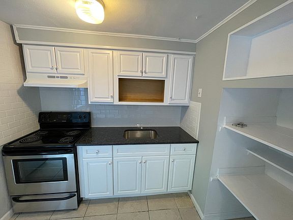 5th image of 327 Fountain St