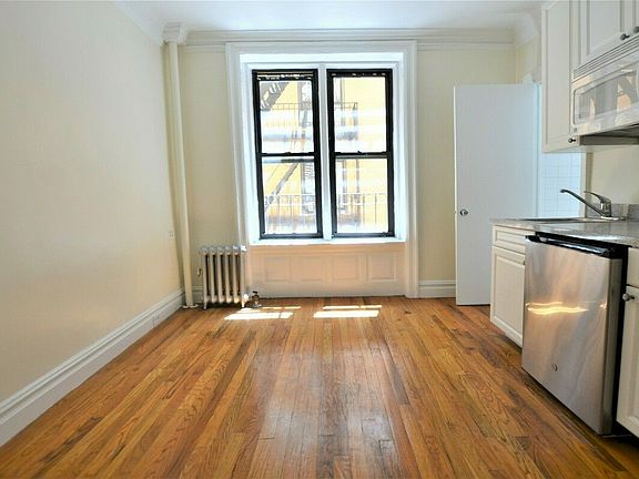 4th image of 305 W 45th St APT 2N