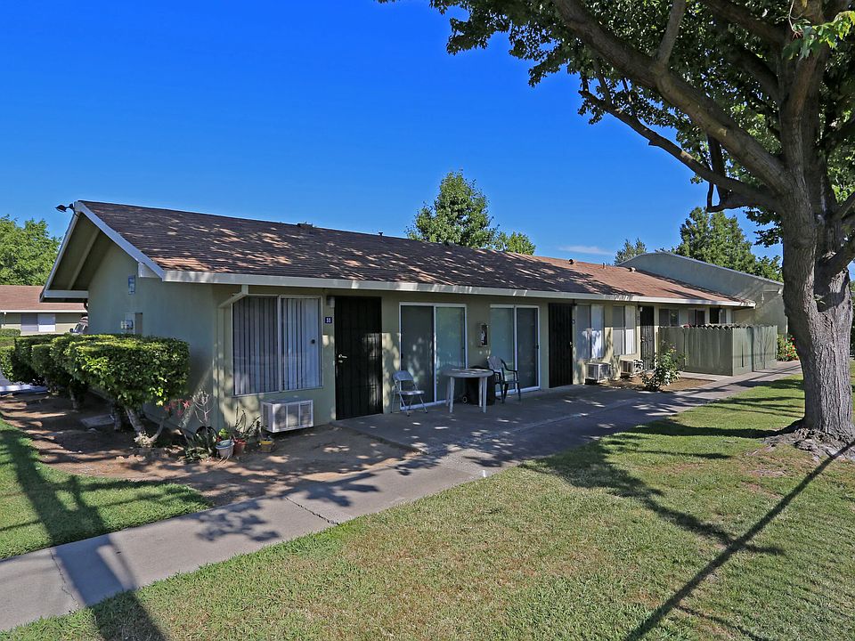 1st image of 6910 Woodbine Ave