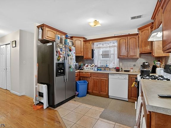 2nd image of 532-534 Walnut St