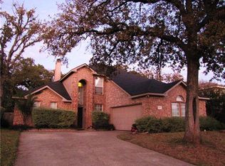 525 Oakbrook Dr, Burleson, TX 76028