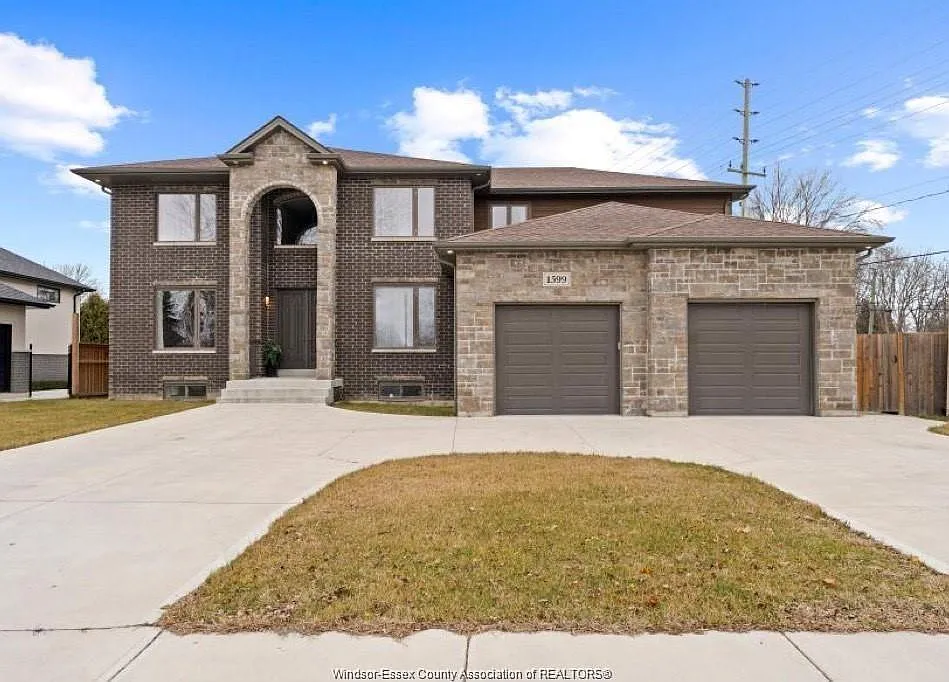 1599 Outram Ave #LOWER