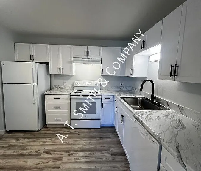 221 S Balsam St #202 — Photo 7