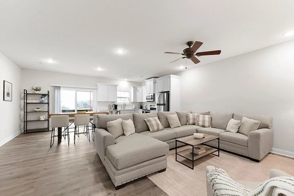 Sandstone Pointe Townhomes — Photo 1