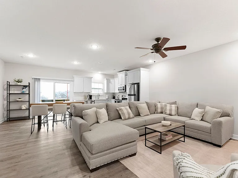 Sandstone Pointe Townhomes — Photo 1