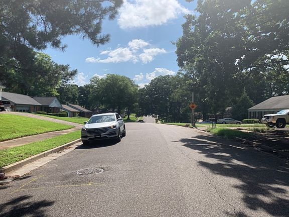 4th image of 5127 Oak Meadow Ave