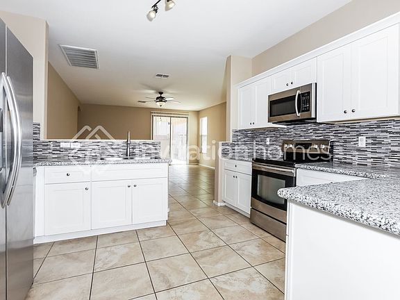 4th image of 3179 W Belle Ave