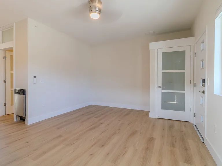 1 Bed 1 Bath in Downtown Traverse City — Photo 2