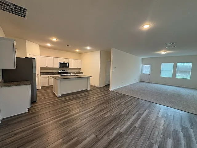 5 bed, 2609 sqft, $2,495 — Photo 4