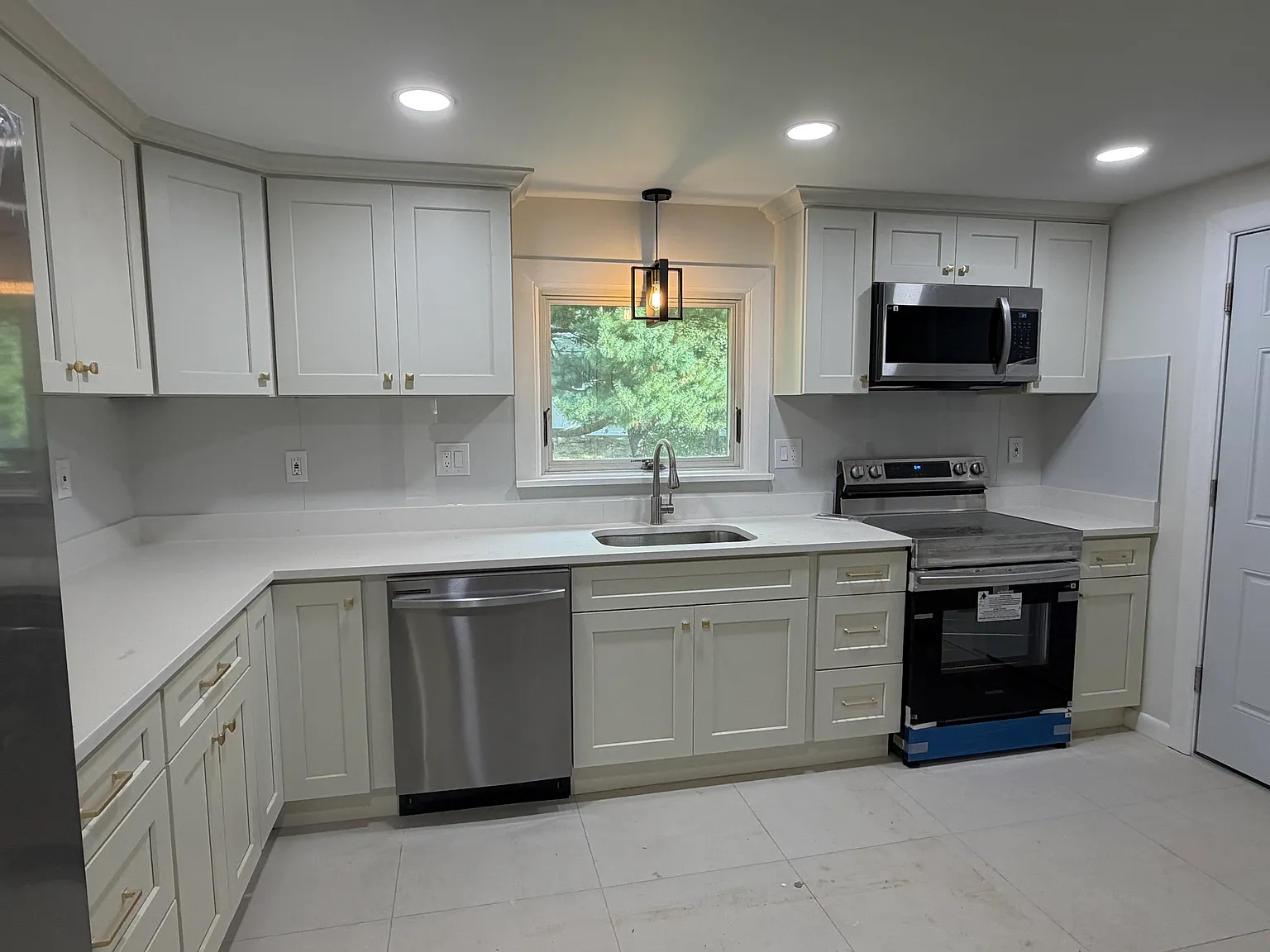 4 bed, 1700 sqft, $4,600 — Photo 2