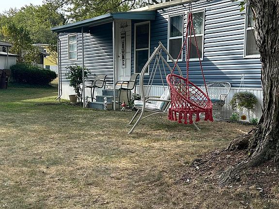 3rd image of 1113 Crestwood Dr