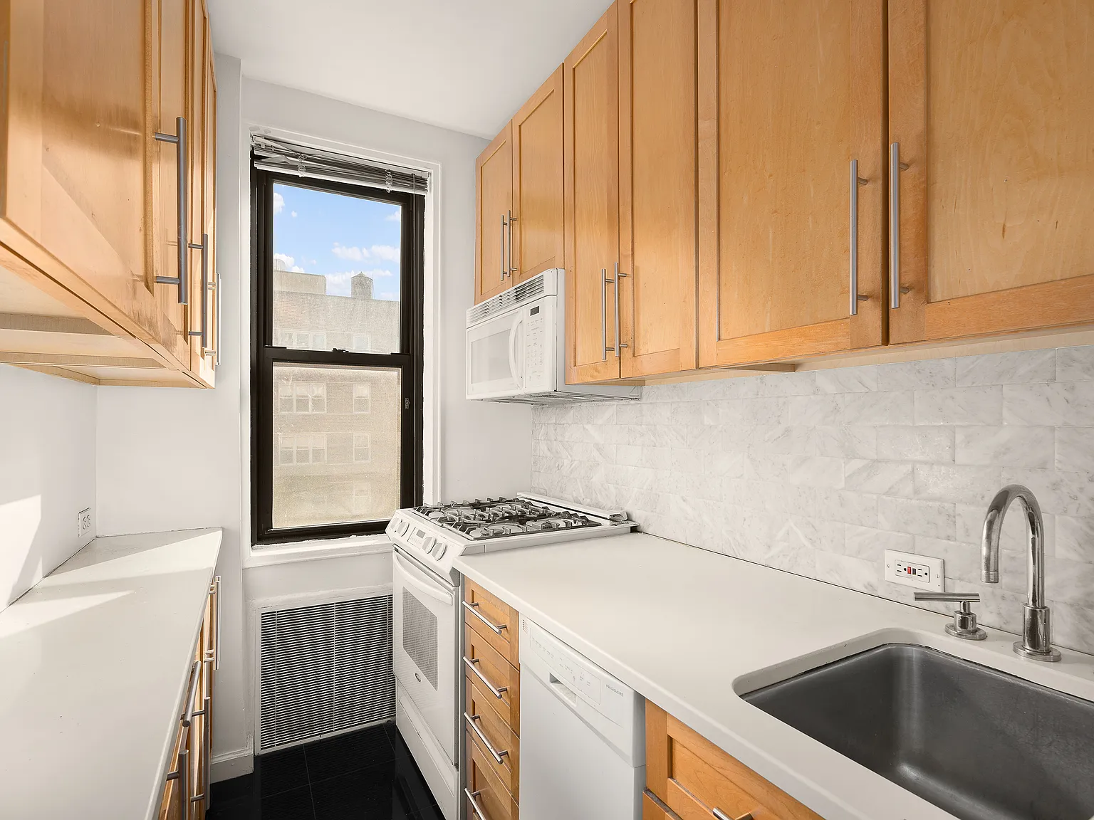 100 West 12th Street — Photo 4