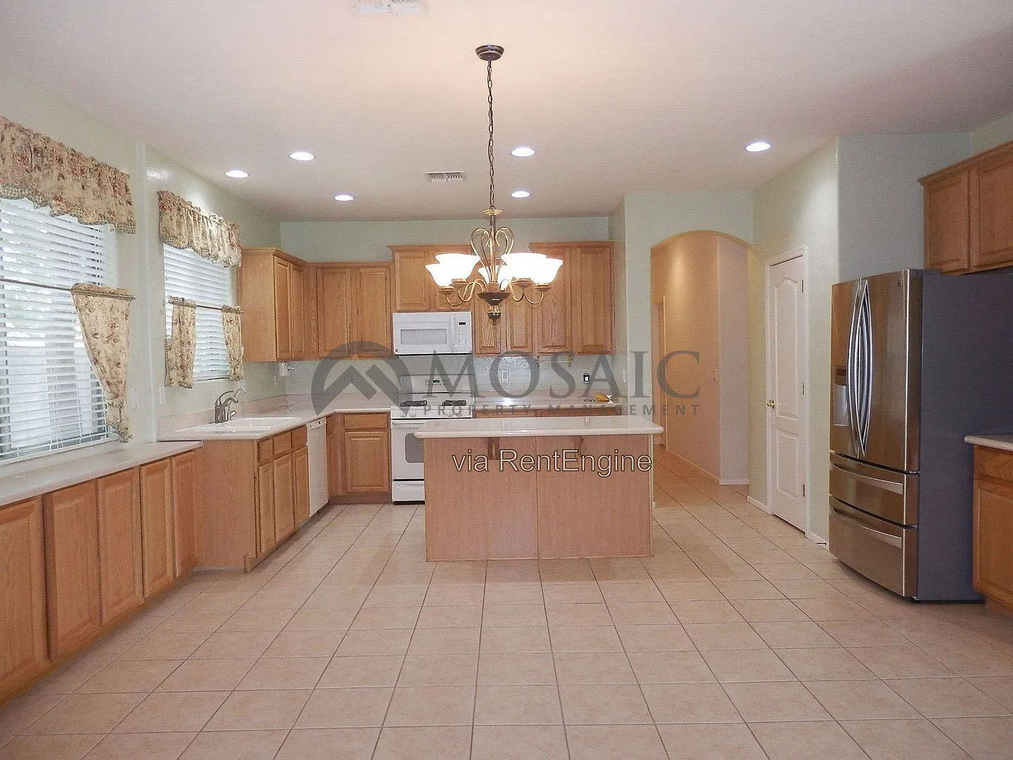 4 bed, 2.5 bath, 2388 sqft, $2,375 — Photo 3
