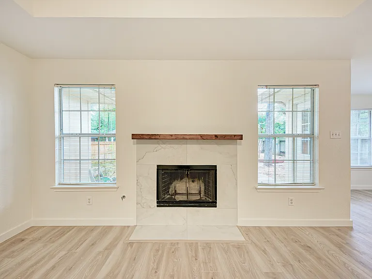 7421 Lady Suzannes Ct — Photo 8